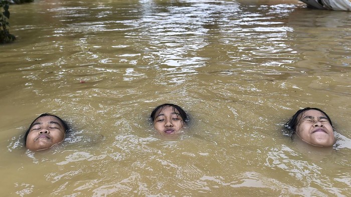 Ratusan Rumah Terendam, Banjir Kepung Permukiman di Kota Jambi