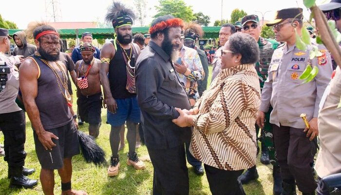 Wamendagri Tinjau Langsung Upaya Perdamaian Konflik Antarwarga di Wamena